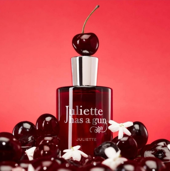 Elegant Bath & Body Item in White with Textured Finish - Picture 2 of 3